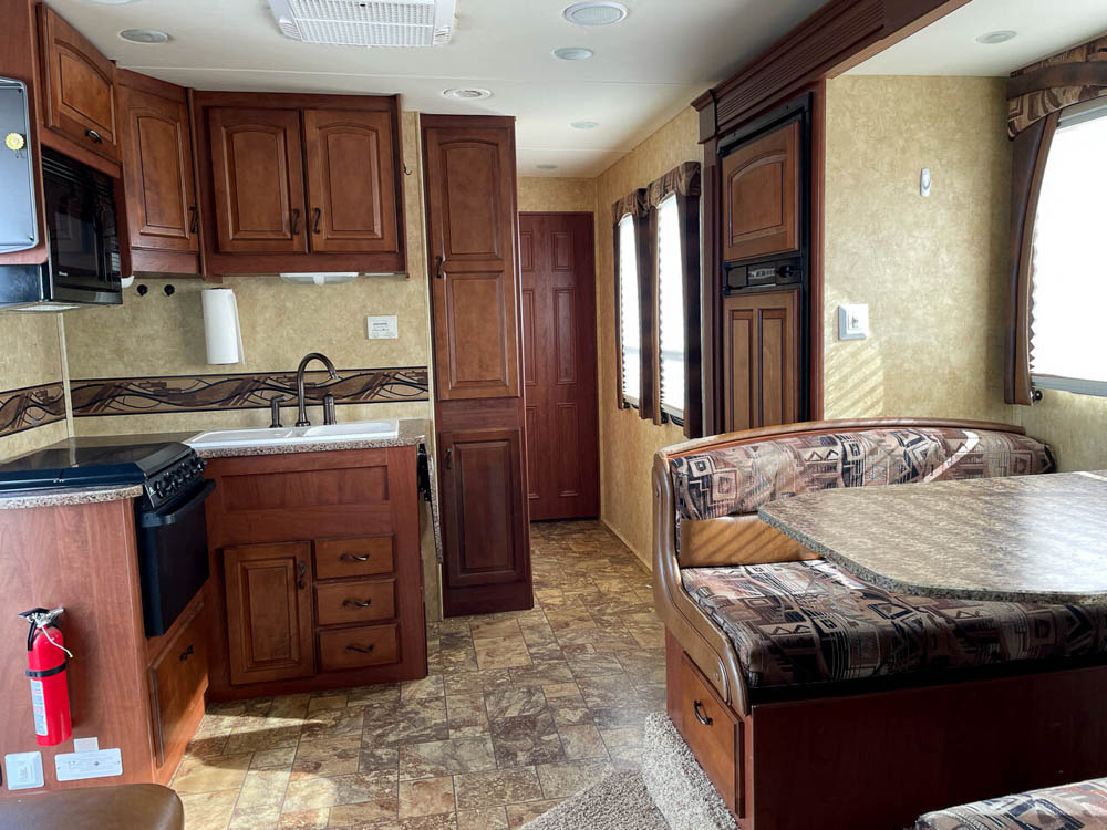 2011 Jayco Greyhawk 31DS, living area & kitchen