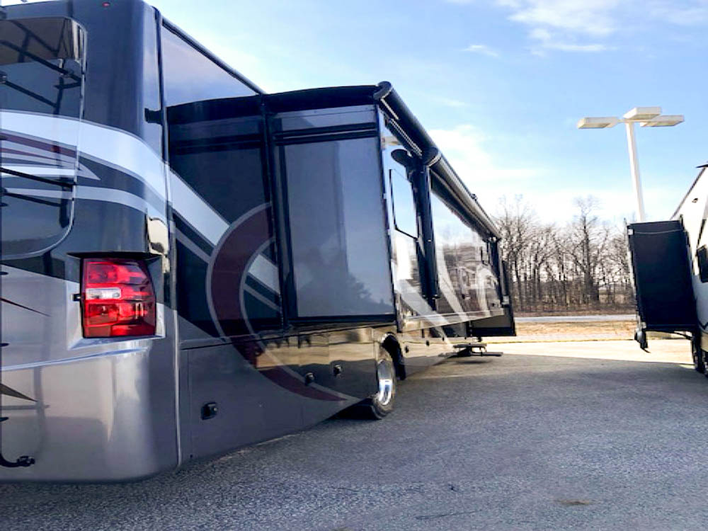 2019 Thor Motor Coach Challenger 37FH, right-side pop-out