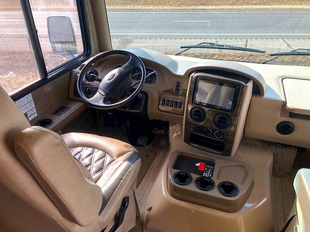 2019 Thor Motor Coach Challenger 37FH, driver's seat